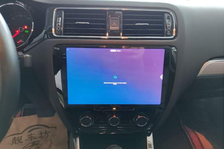 Used Volkswagen Sagitar 2017 230TSI Automatic Comfort Version Audio And AC Panel