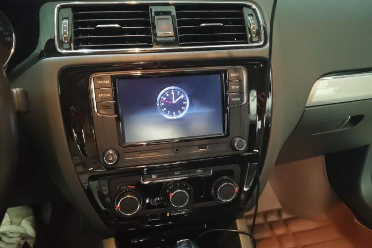 Used Volkswagen Sagitar 2017 1.6L Automatic Comfort Model Audio And AC Panel