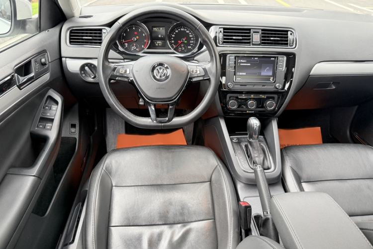 Used Volkswagen Sagitar 2017 230TSI Automatic Comfort Version Audio And AC Panel
