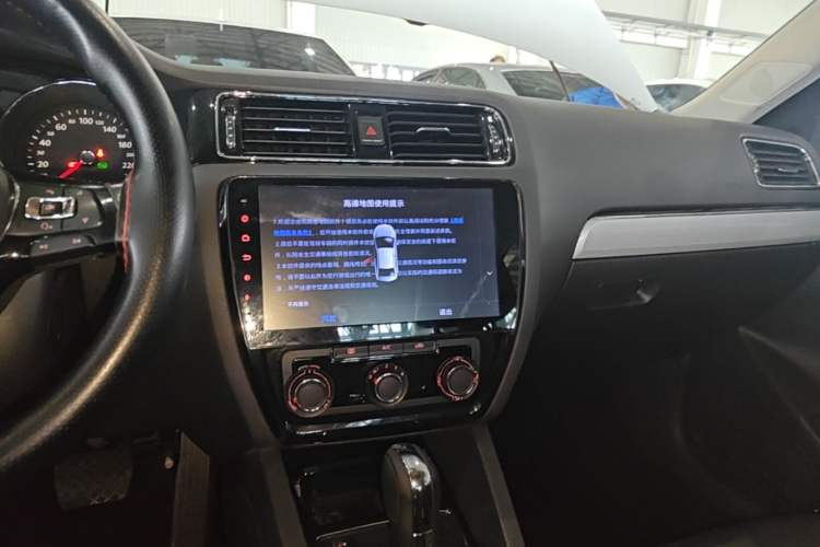 Used Volkswagen Sagitar 2017 1.6L Automatic Comfort Model Audio And AC Panel