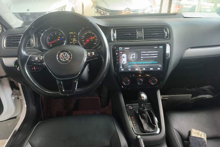 Used Volkswagen Sagitar 2017 1.6L Automatic Comfort Model Center Console