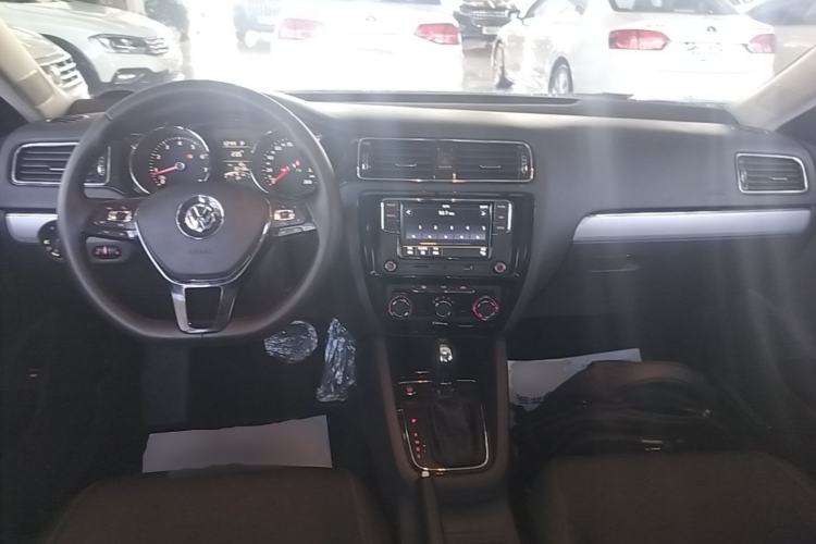 Used Volkswagen Sagitar 2017 1.6L Automatic Comfort Model Center Console
