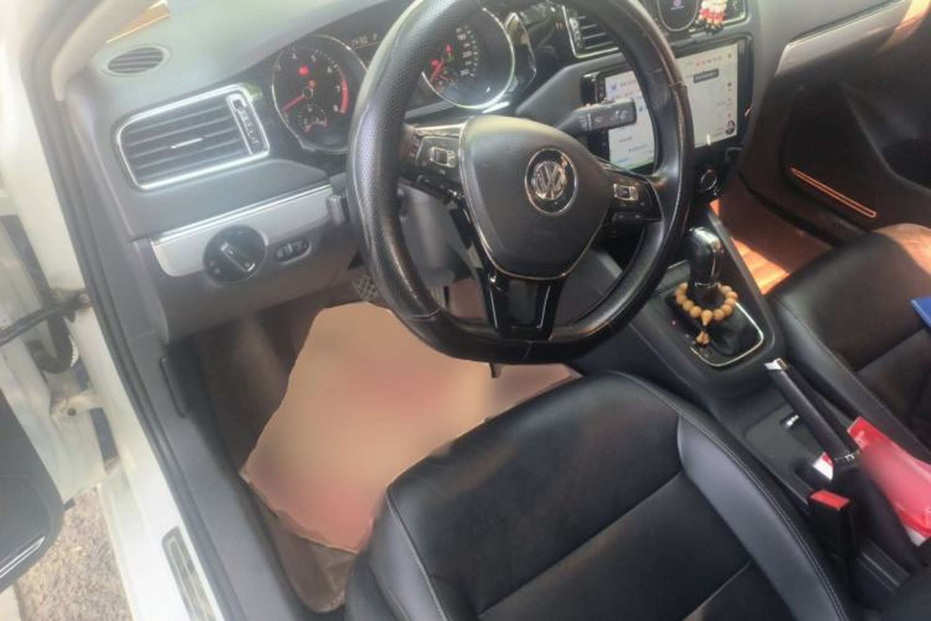 Used Volkswagen Sagitar 2017 230TSI Automatic Comfort Version Center Console