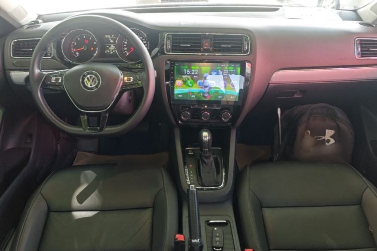 Used Volkswagen Sagitar 2017 1.6L Automatic Comfort Model Center Console