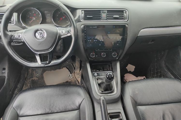 Used Volkswagen Sagitar 2017 1.6L Manual Comfort Model Center Console