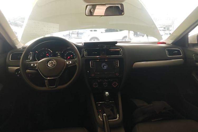 Used Volkswagen Sagitar 2017 1.6L Automatic Comfort Model Center Console