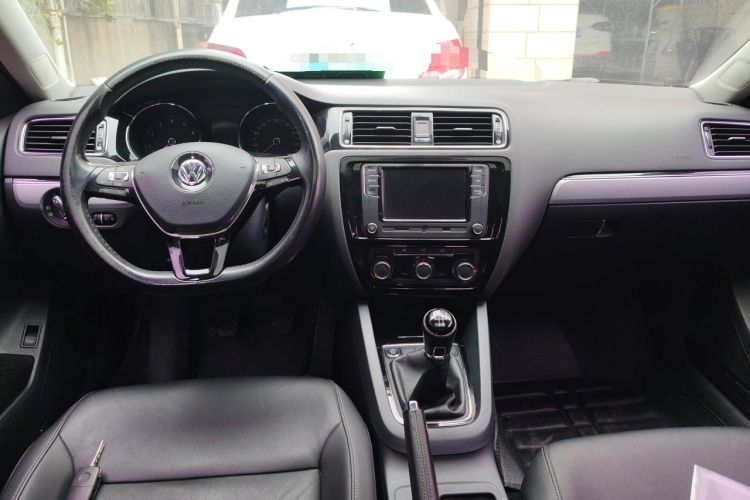 Used Volkswagen Sagitar 2017 1.6L Manual Comfort Model Center Console