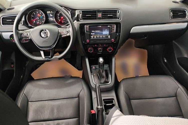 Used Volkswagen Sagitar 2017 230TSI Automatic Comfort Version Center Console