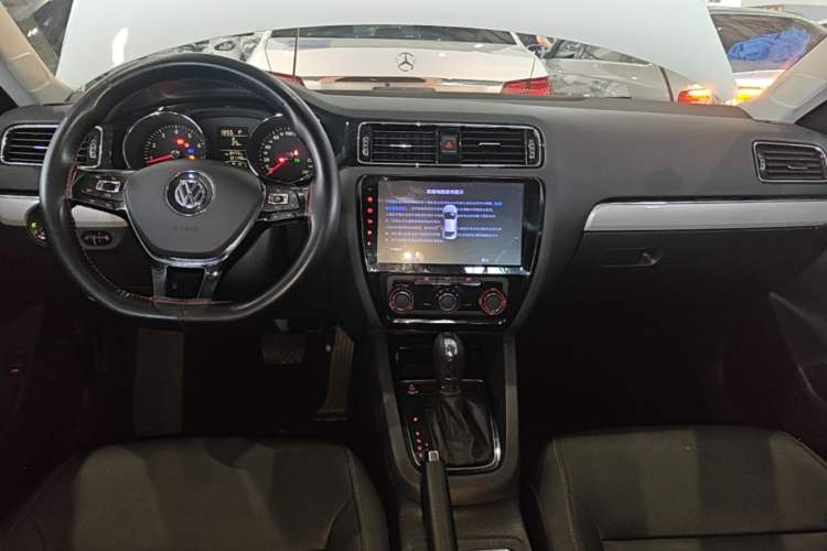 Used Volkswagen Sagitar 2017 1.6L Automatic Comfort Model Center Console