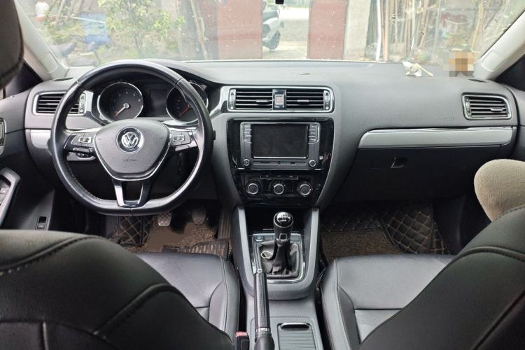 Used Volkswagen Sagitar 2017 1.6L Manual Comfort Model Center Console