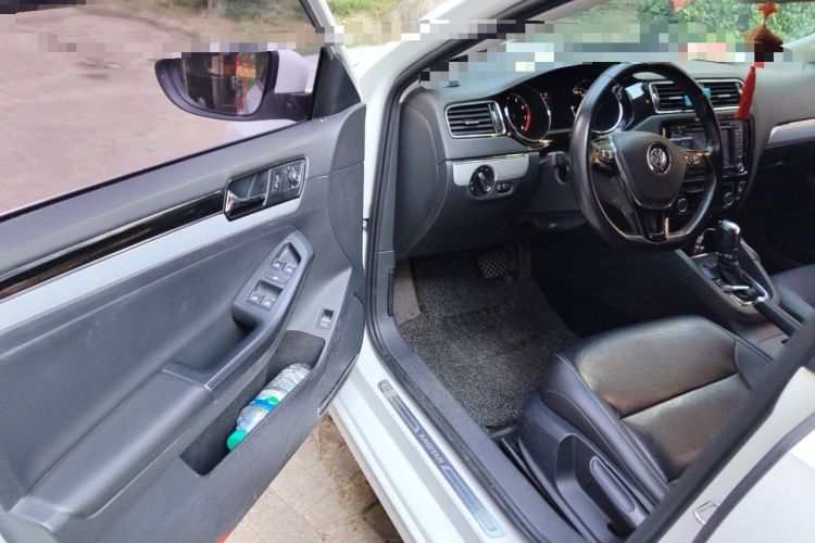 Used Volkswagen Sagitar 2017 230TSI Automatic Comfort Version Driver Seat