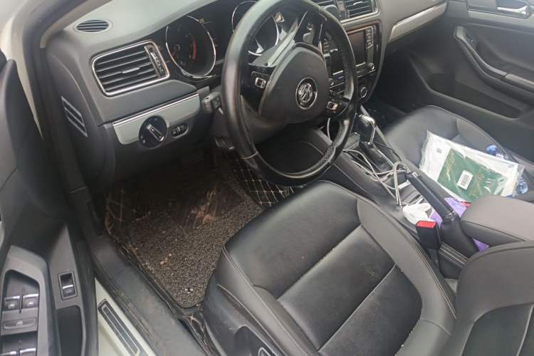Used Volkswagen Sagitar 2017 230TSI Automatic Comfort Version Driver Seat