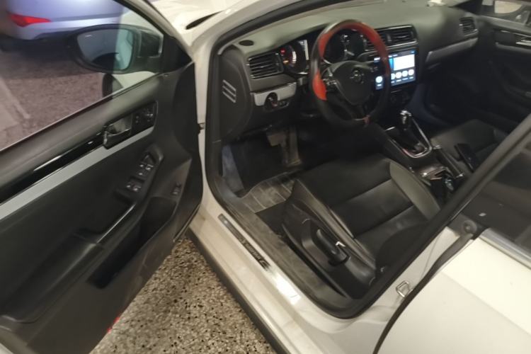 Used Volkswagen Sagitar 2017 230TSI Automatic Comfort Version Driver Seat