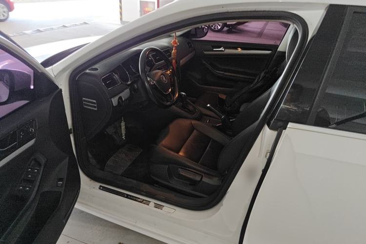 Used Volkswagen Sagitar 2017 230TSI Automatic Comfort Version Driver Seat