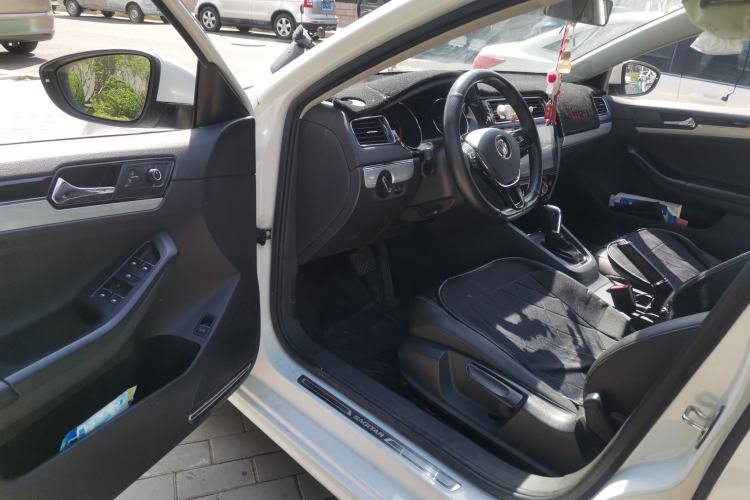 Used Volkswagen Sagitar 2017 230TSI Automatic Comfort Version Driver Seat