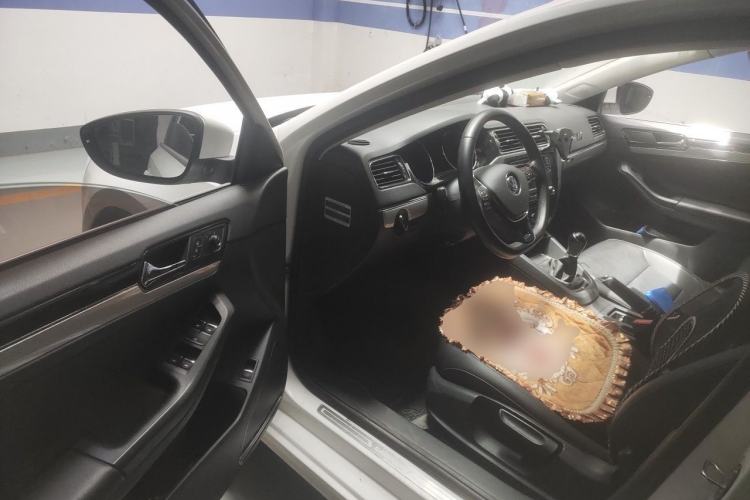 Used Volkswagen Sagitar 2017 1.6L Manual Comfort Model Driver Seat