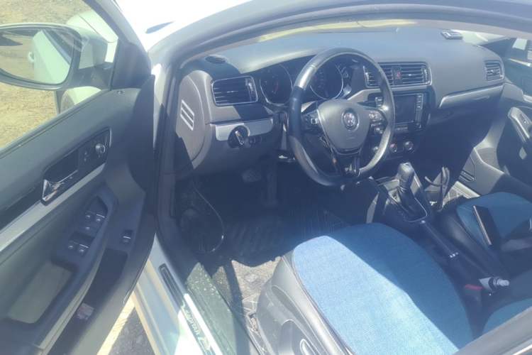 Used Volkswagen Sagitar 2017 230TSI Automatic Comfort Version Driver Seat