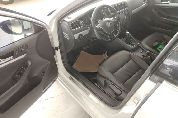 Used Volkswagen Sagitar 2017 230TSI Automatic Comfort Version Driver Seat