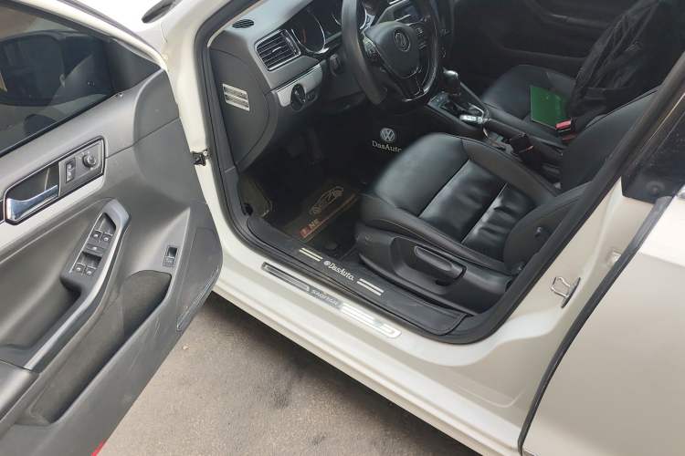 Used Volkswagen Sagitar 2017 1.6L Automatic Comfort Model Driver Seat