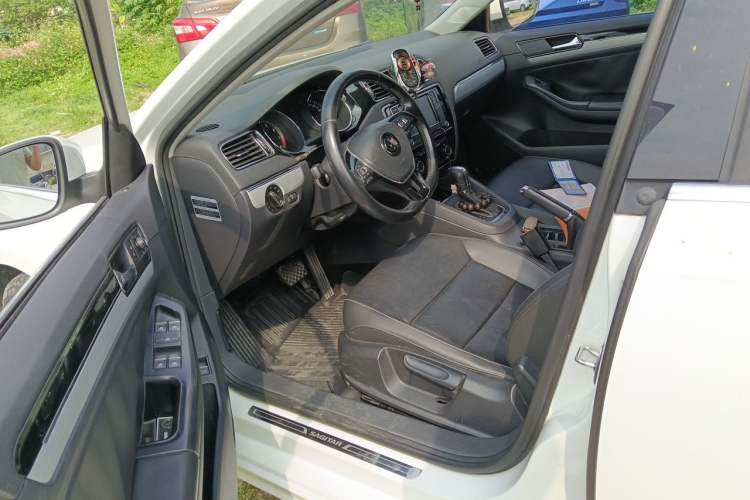 Used Volkswagen Sagitar 2017 1.6L Automatic Comfort Model Driver Seat