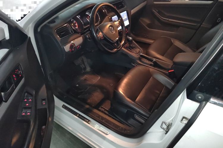 Used Volkswagen Sagitar 2017 180TSI Automatic Luxury Edition Driver Seat