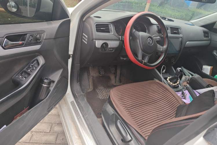Used Volkswagen Sagitar 2017 1.6L Manual Fashion Model Driver Seat