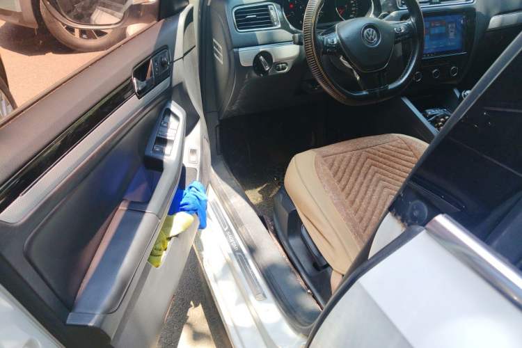 Used Volkswagen Sagitar 2017 1.6L Manual Comfort Model Driver Seat
