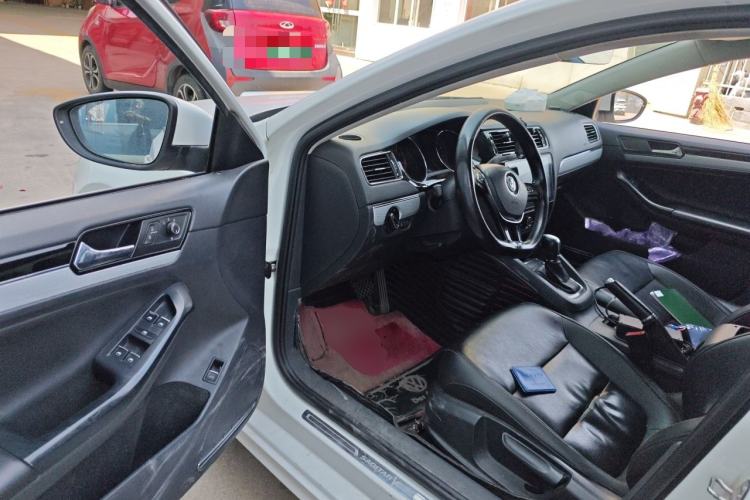 Used Volkswagen Sagitar 2017 1.6L Automatic Fashion Model Driver Seat