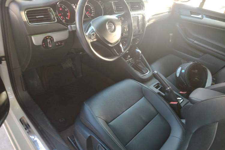Used Volkswagen Sagitar 2017 180TSI Automatic Luxury Edition Driver Seat