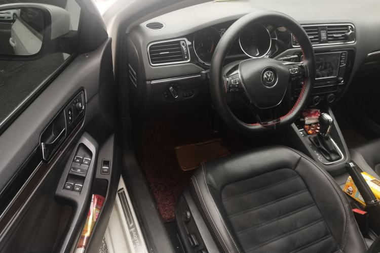 Used Volkswagen Sagitar 2017 230TSI Automatic Luxury Edition Driver Seat
