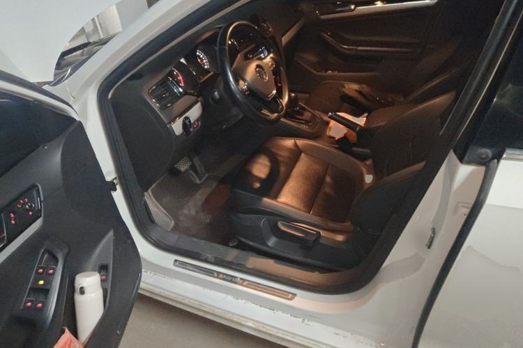 Used Volkswagen Sagitar 2017 230TSI Automatic Comfort Version Driver Seat