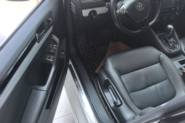 Used Volkswagen Sagitar 2017 230TSI Automatic Comfort Version Driver Seat