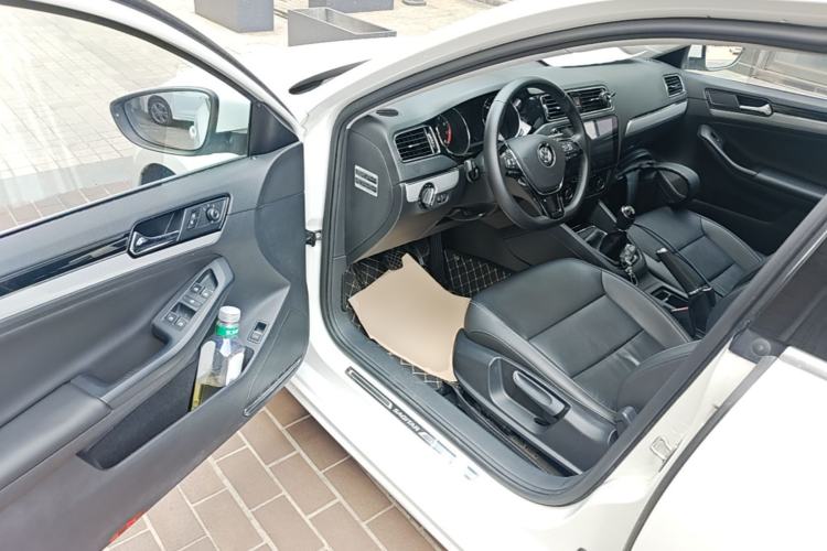 Used Volkswagen Sagitar 2017 1.6L Manual Comfort Model Driver Seat
