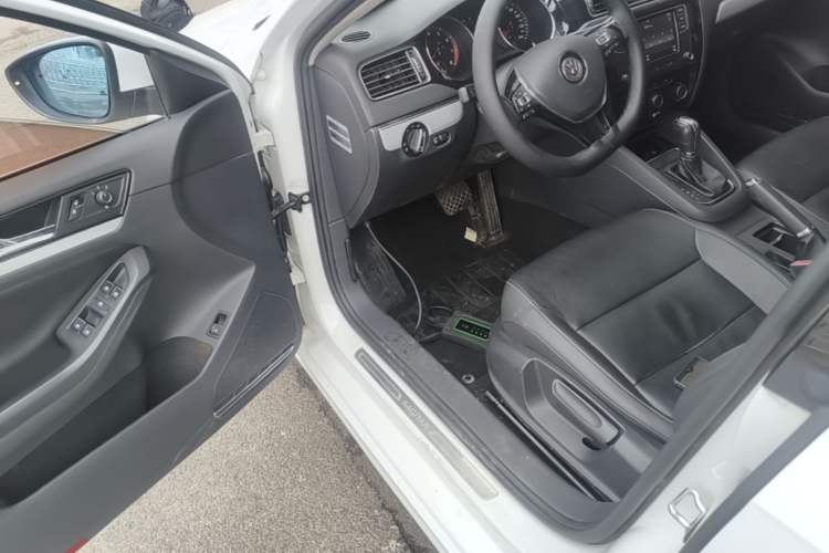 Used Volkswagen Sagitar 2017 230TSI Automatic Comfort Version Driver Seat