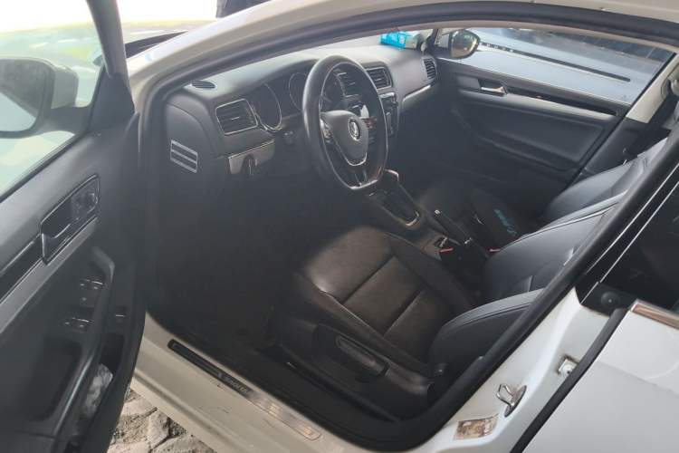 Used Volkswagen Sagitar 2017 180TSI Automatic Leading Model Driver Seat