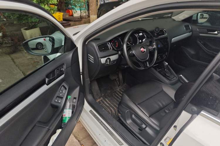 Used Volkswagen Sagitar 2017 230TSI Automatic Comfort Version Driver Seat