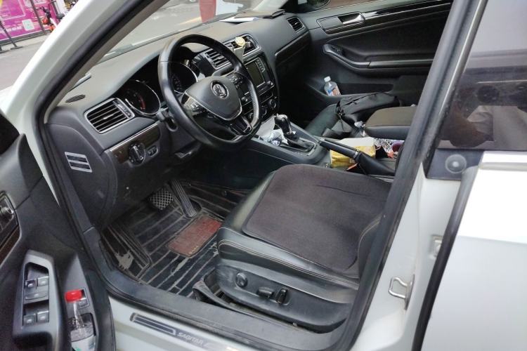 Used Volkswagen Sagitar 2017 230TSI Automatic Luxury Edition Driver Seat