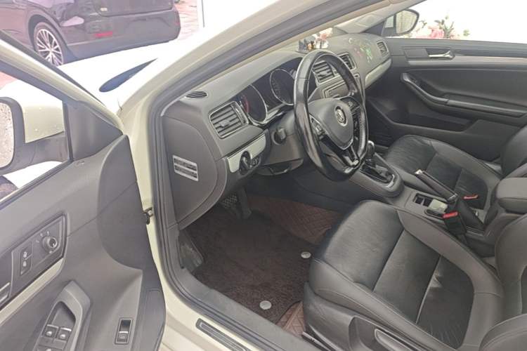 Used Volkswagen Sagitar 2017 1.6L Automatic Comfort Model Driver Seat
