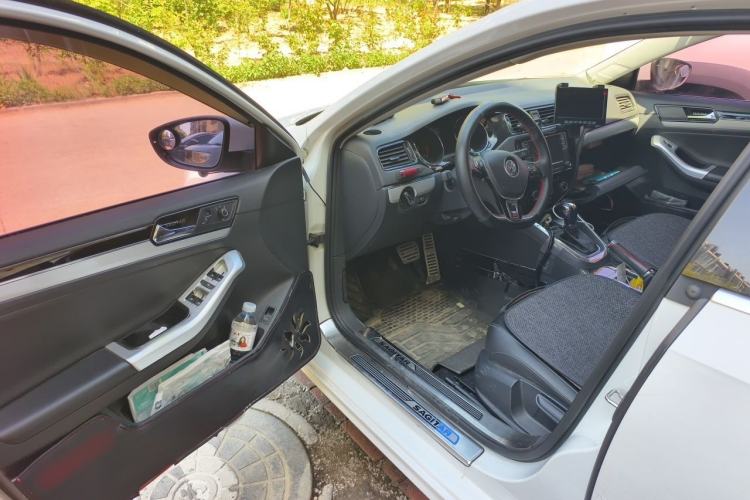 Used Volkswagen Sagitar 2017 230TSI Automatic Comfort Version Driver Seat