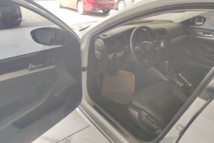 Used Volkswagen Sagitar 2017 230TSI Automatic Comfort Version Driver Seat