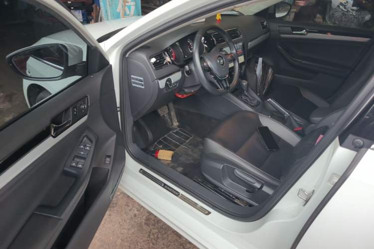Used Volkswagen Sagitar 2017 1.6L Automatic Comfort Model Driver Seat