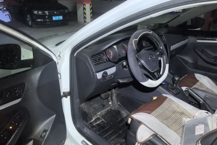 Used Volkswagen Sagitar 2017 230TSI Automatic Comfort Version Driver Seat