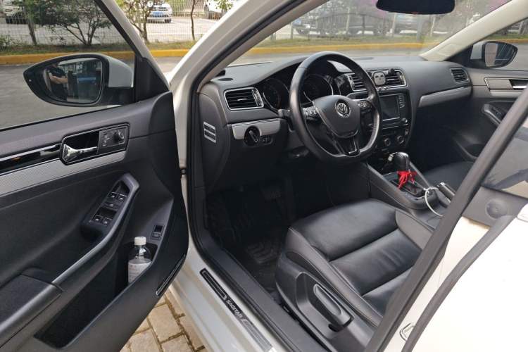 Used Volkswagen Sagitar 2017 1.6L Automatic Comfort Model Driver Seat