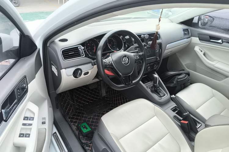 Used Volkswagen Sagitar 2017 230TSI Automatic Comfort Version Driver Seat