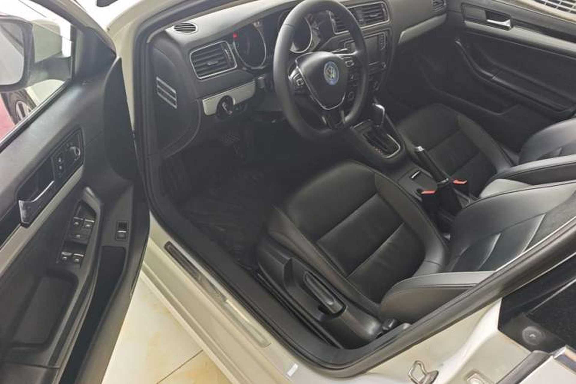 Used Volkswagen Sagitar 2017 230TSI Automatic Comfort Version Driver Seat