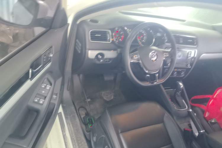 Used Volkswagen Sagitar 2017 230TSI Automatic Comfort Version Driver Seat