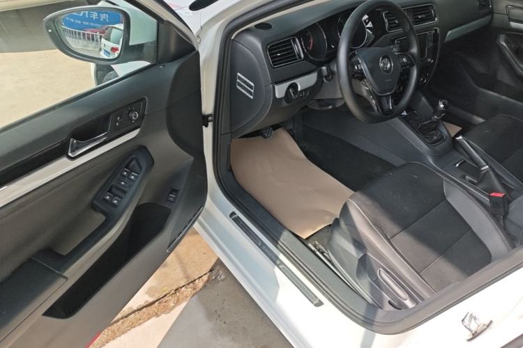 Used Volkswagen Sagitar 2017 1.6L Manual Comfort Model Driver Seat