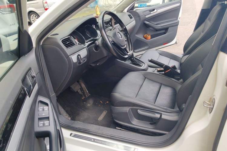 Used Volkswagen Sagitar 2017 180TSI Automatic Luxury Edition Driver Seat