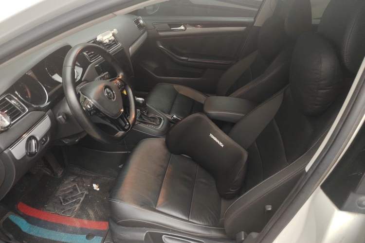 Used Volkswagen Sagitar 2017 230TSI Automatic Comfort Version Driver Seat
