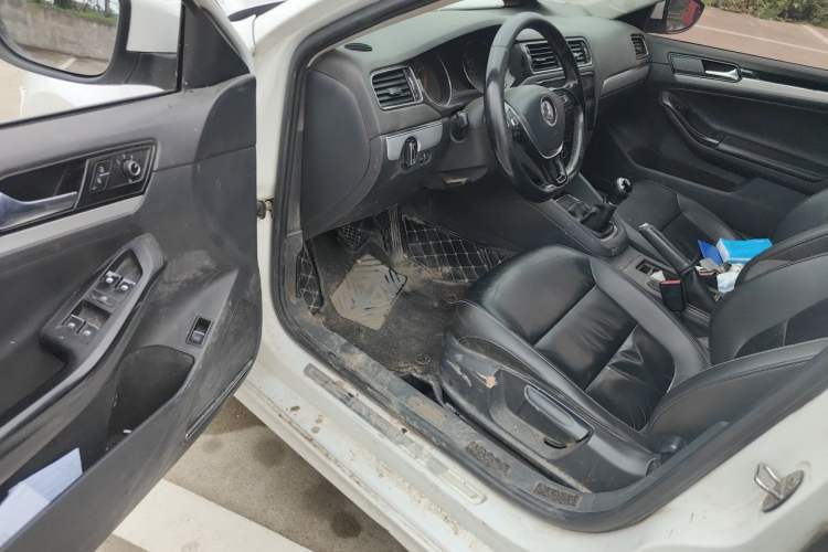 Used Volkswagen Sagitar 2017 1.6L Manual Comfort Model Driver Seat